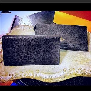 ***COACH Checkbook Wallet***Black pebbled Leather